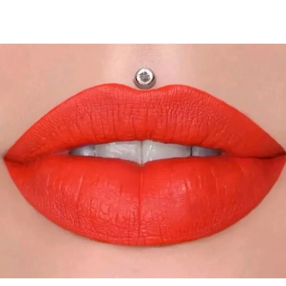 Jeffree Star Velvet Trap Prick‎ Orange